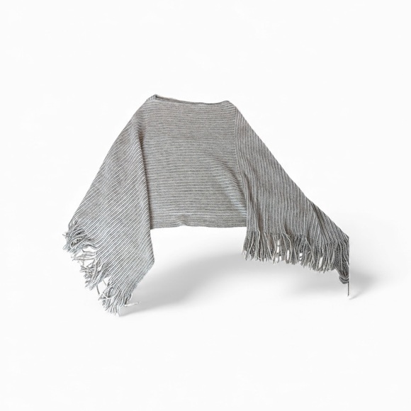 Steve Madden Draped Gray Poncho Sweater One Size Shimmer with Tassels - Picture 3 of 12